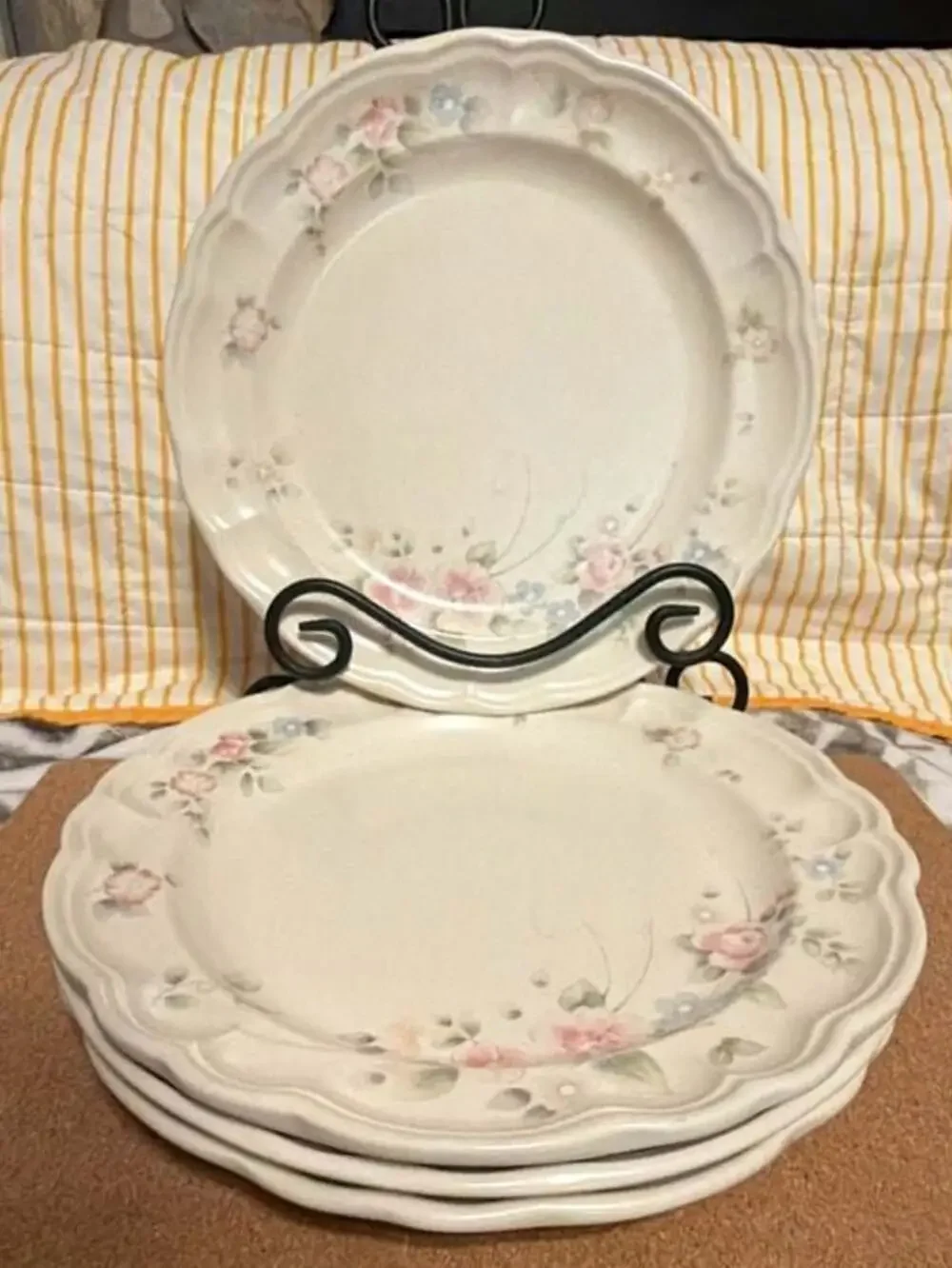 Set of 4 Vintage Pfaltzgraff Tea Rose Stoneware Dinner Plates